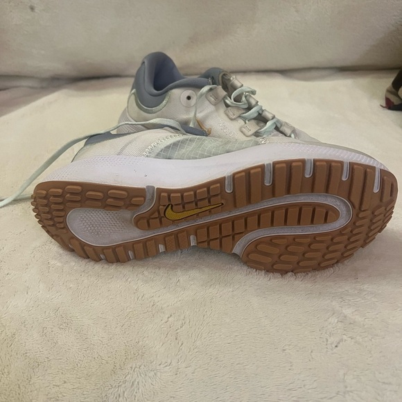 ⚫️ BOGO Light coloured Nike women’s running shoe size 8.5 - Picture 4 of 4